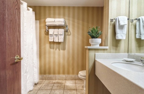 Pembine Hotel | 2 Spacious Deluxe Suites w/Indoor Pool, Spa & Riverside Dining! Pet Friendly!