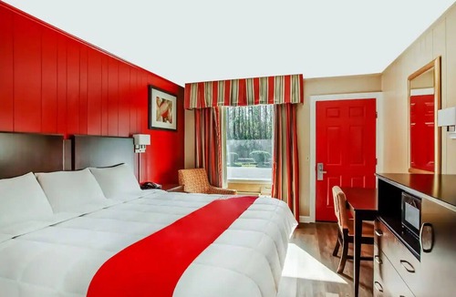 Ridgeland Hotel | 2 Spacious King Room Perfect for Budget-Friendly Getaways