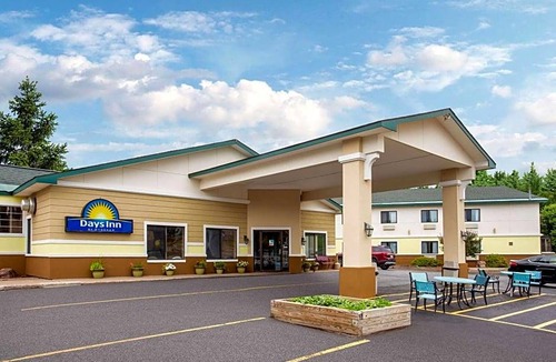 Marquette Hotel | 2-Star Hotel ∙ Days Inn by Wyndham Marquette