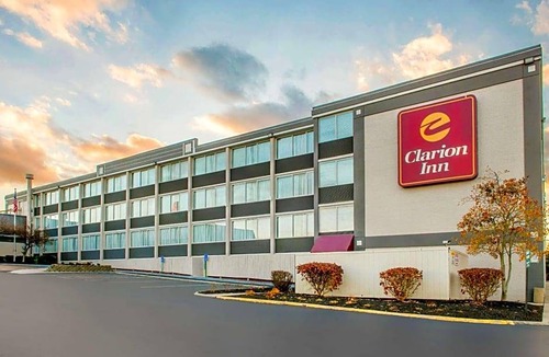 Englewood Hotel | 2-Star Hotel ∙ Clarion Inn Dayton Airport