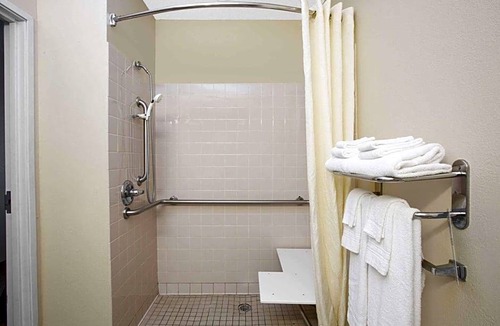 Hattiesburg Hotel | 2-Star Hotel ∙ Microtel Inn & Suites by Wyndham Hattiesburg