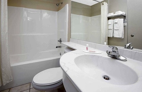 Hattiesburg Hotel | 2-Star Hotel ∙ Microtel Inn & Suites by Wyndham Hattiesburg