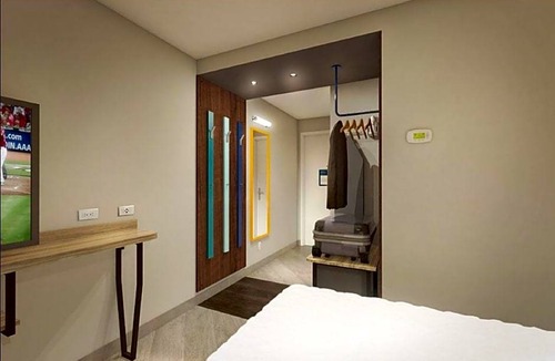 East Paris Hotel | 2-Star Hotel ∙ Tru By Hilton Grand Rapids Airport