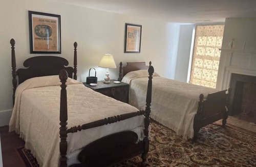 Washington Bed & Breakfast | 2 Twin beds room at Chantilly bed & breakfast in welcoming Washington GA