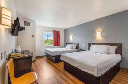 Knoxville Hotel | 2 Units | Budget-Friendly Rooms Perfect for Exploring Knoxville