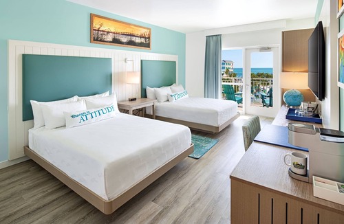Fort Myers Beach Resort | 2 Welcoming Rooms | Steps from Times Square & Pier | Pool, Spa + Beachfront
