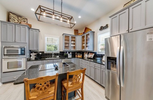 Cleveland House | 23-acre farmhouse retreat with firepit, games, and 3 bedrooms
