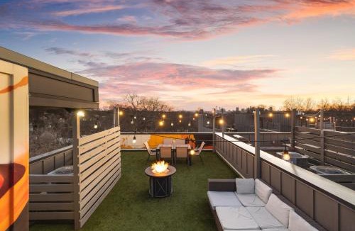 Cleveland Park House | 24K Escape - Rooftop Oasis, 3 Miles to Broadway!