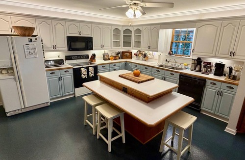 Dahlonega House | 25-Acre Secluded Ranch, Private Lake, 2 Homes, Sleeps 12 Near Dahlonega Wineries