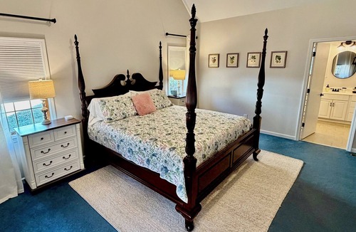 Dahlonega House | 25-Acre Secluded Ranch, Private Lake, 2 Homes, Sleeps 12 Near Dahlonega Wineries