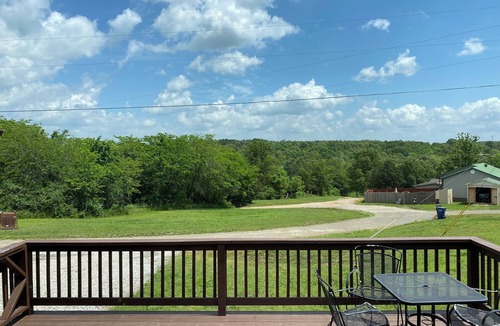 Henderson House | .25 miles from lake with public boat launch, Henderson ramp 12 min drive