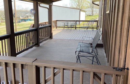 Henderson House | .25 miles from lake with public boat launch, Henderson ramp 12 min drive