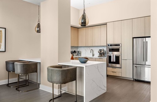 Midtown Apartment | 28th Floor Corner - La vita è bella Penthouse by ALR