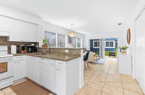 Mission Bay Apartment | 290A - Boca Retreat w/Pool, Parking, Near Evert Tennis & Shops