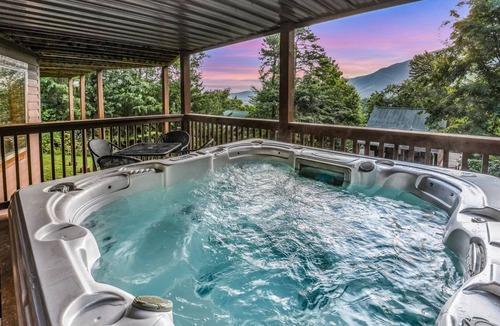 Wears Valley Cabin | 297 m² Cabin ∙ 3 bedrooms ∙ 12 guests