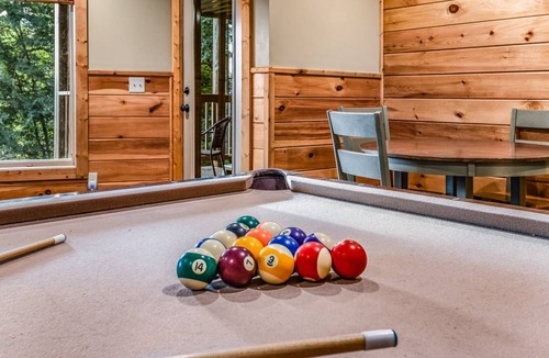 Wears Valley Cabin | 297 m² Cabin ∙ 3 bedrooms ∙ 12 guests