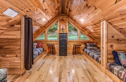 Wears Valley Cabin | 297 m² Cabin ∙ 3 bedrooms ∙ 12 guests