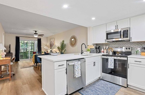 Montgomery Condo | 2bd/2ba Condo * Pool * Dogs Welcome * 30+ day stay