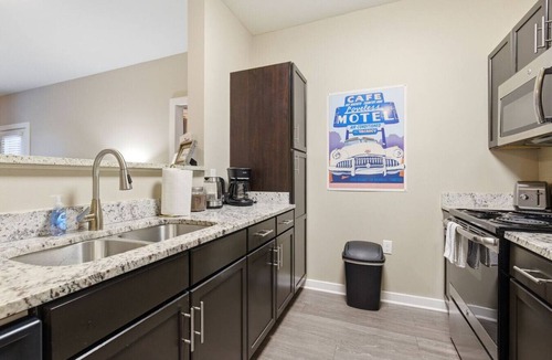 North Capitol Condo | ~2bd 2bth~Sleeps 6~1 mi. to Broadway~ #201