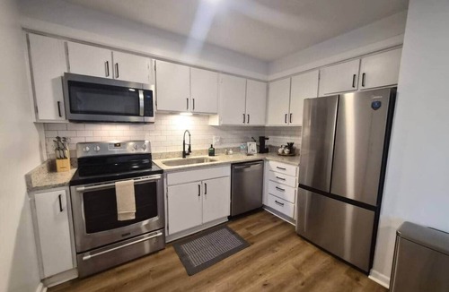 St. Andrews House | 2BR 1.5BA Gorgeous Condo Near Hospitals - Shopping