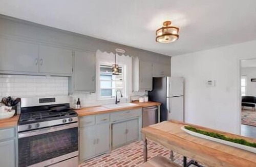 South Louisville House | 2BR/1BA Bourbon Bungalow - Expo Center