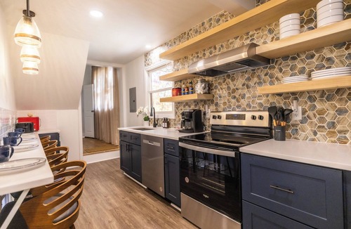 Hendersonville House | 2BR 2BA Guest Suite with Sundeck and Firepit. Minutes to Downtown