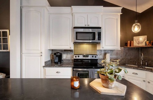 East End House | 2br/2ba Historic Home walking distance to downtown/5 points East Nashville