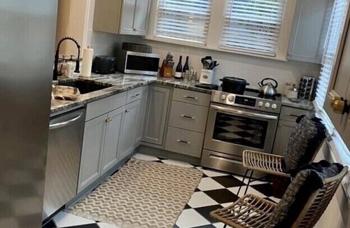 Hot Springs House | 2BR 2BA Historic Prospect Home with Hot Tub & Boat Rental Option
