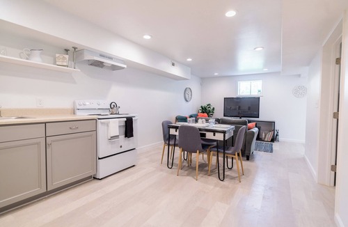 Fry's Spring Apartment | 2BR Apt, Month+ Stays, Near UVA & Downtown, Free Laundry + Parking