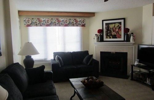 Snowshoe Condo | 2BR/BA Silver Creek, Ski-in/out, Indoor/Outdoor Pool & Hot Tub