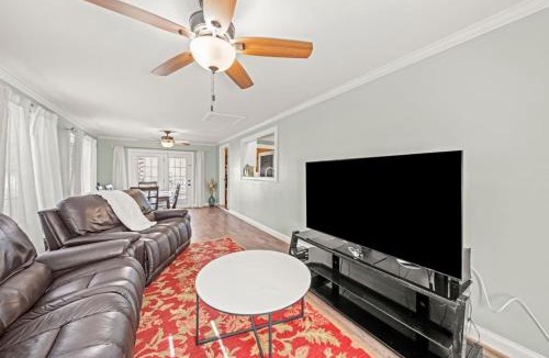 Belmont Historic District House | 2BR Cozy Belmont Getaway Fire Pit River District