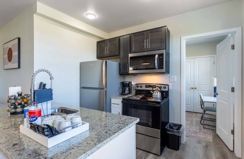 New Center Detroit Apartment | 2BR Exclusive Retreat Near Henry Ford