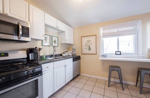 Clifton Apartment | 2BR - FRANKFORT AVE - WALK & DINE - *BEST SPOT!