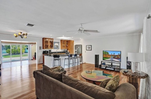South Lake House | 2BR Hollywood Stay Near Beach & Broad walk