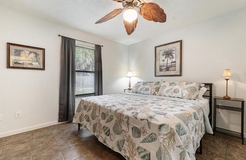 Gulf Breeze Apartment | 2BR King, Dog Friendly, Fenced Yard Access, Private Patio, Near Beaches