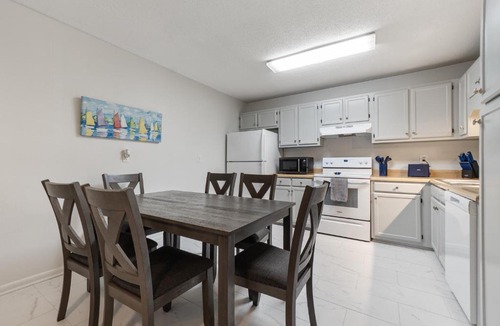 Gulf Breeze Apartment | 2BR King, Dog Friendly, Fenced Yard Access, Private Patio, Near Beaches