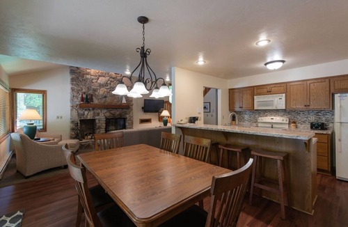 Baileys Harbor Condo | 2BR Lakefront Condo: Sauna, Indoor Pool, & Balcony