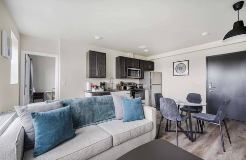 New Center Detroit Apartment | 2BR Luxury Suite Near Henry Ford