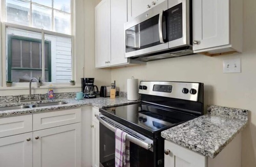 Saint Roch House | 2BR Steps to Music + Food | Pet Friendly