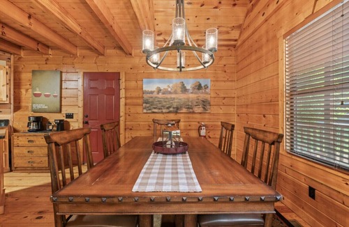 White Oak Lodge Cabin | 2BR w/Hot Tub*Jacuzzi*Game Room*Resort Amenities!