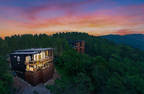 Broken Bow Cabin | 2Mountaintop Cabins Pool Saunas Slides Views &More