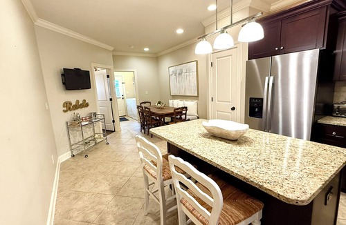 Oxford House | 2pm check in/12pm check out. Sleeps 8, 3 Bedrooms,3.5 baths & 2miles from campus