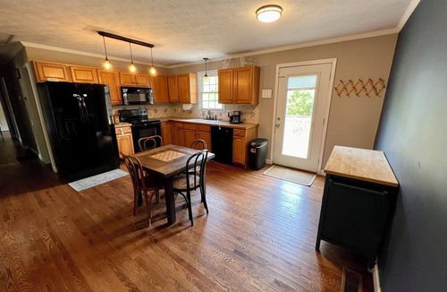 Travelers Rest House | 3/2 with pool; 1/4-mile neighborhood walk to Swamp Rabbit Trail