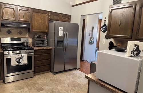Newark House | 3-bd 2 bath Featuring a Music Decor, Large yard with Seating areas & Activities