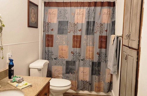 Johnston City Cottage | 3 Bdr Getaway Hunters, Fishermen, Racers Vendors parking for your equipment!