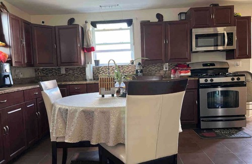 Falls Church House | 3 Bdrm Aloha home Falls Church