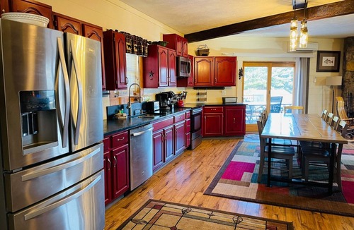 Paradise Point Cottage | 3 Bears Lodge by Taylor Made Deep Creek