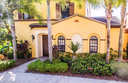 Biggar House | 3 Bed/2.5 Bath Waterfront Escondido in PASEO!