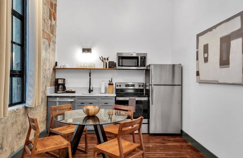 French Quarter Bed & Breakfast | 3 Bedroom Apartment, French Quarter, Walk Everywhere, Pool, Streetcar