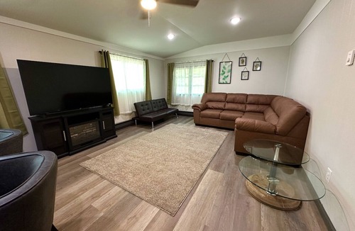 Gladwin House | 3-Bedroom Cabin for rest & retreat